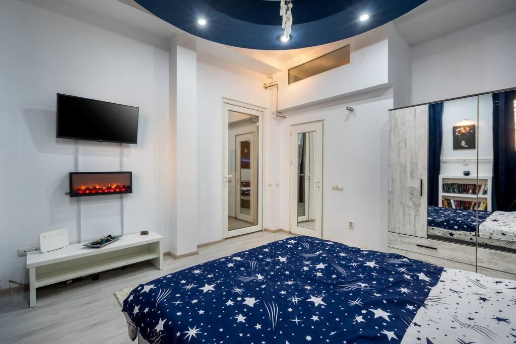Galaxy Studio Near Bucharest Old Town Buitenkant foto